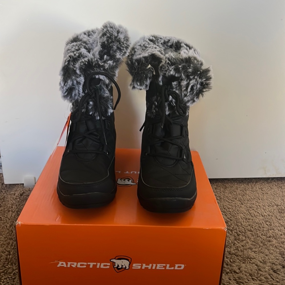Warm waterproof snow boots with comfortable memory foam fur
